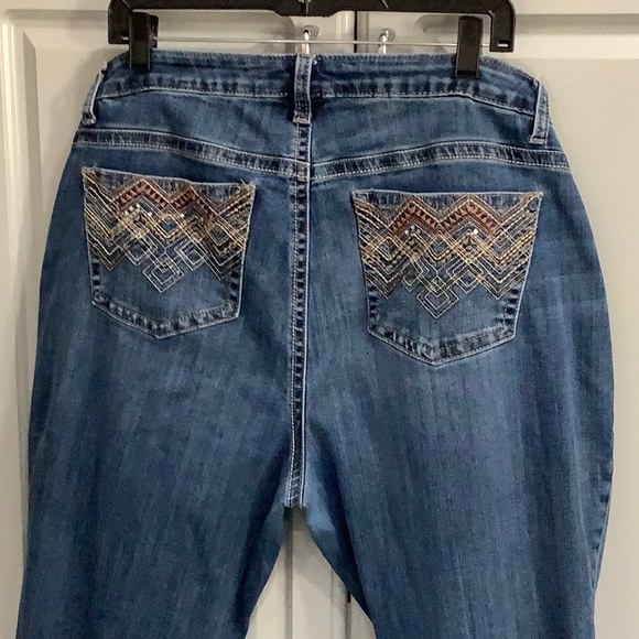 ❤️Lane Bryant Blue Denim Capris Pants Sz 18 Preowned Embellished Back Pockets - Picture 2 of 11